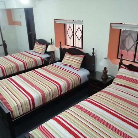 Hostal Victoria Quito Esterno foto