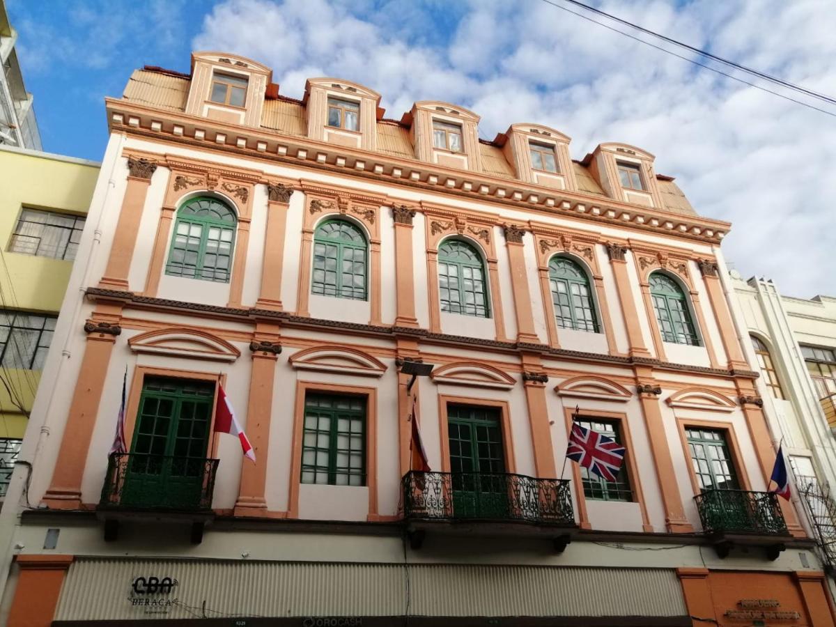 Hostal Victoria Quito Esterno foto