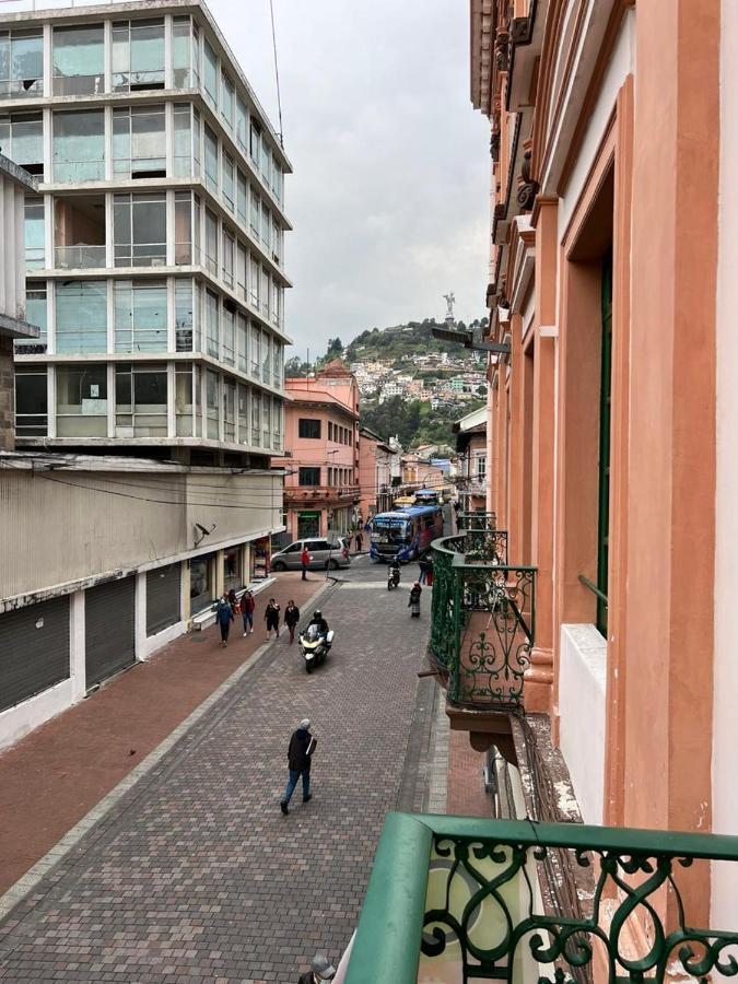 Hostal Victoria Quito Esterno foto