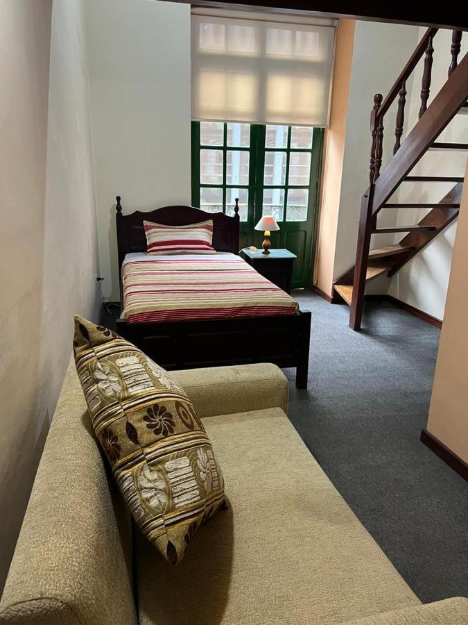Hostal Victoria Quito Esterno foto