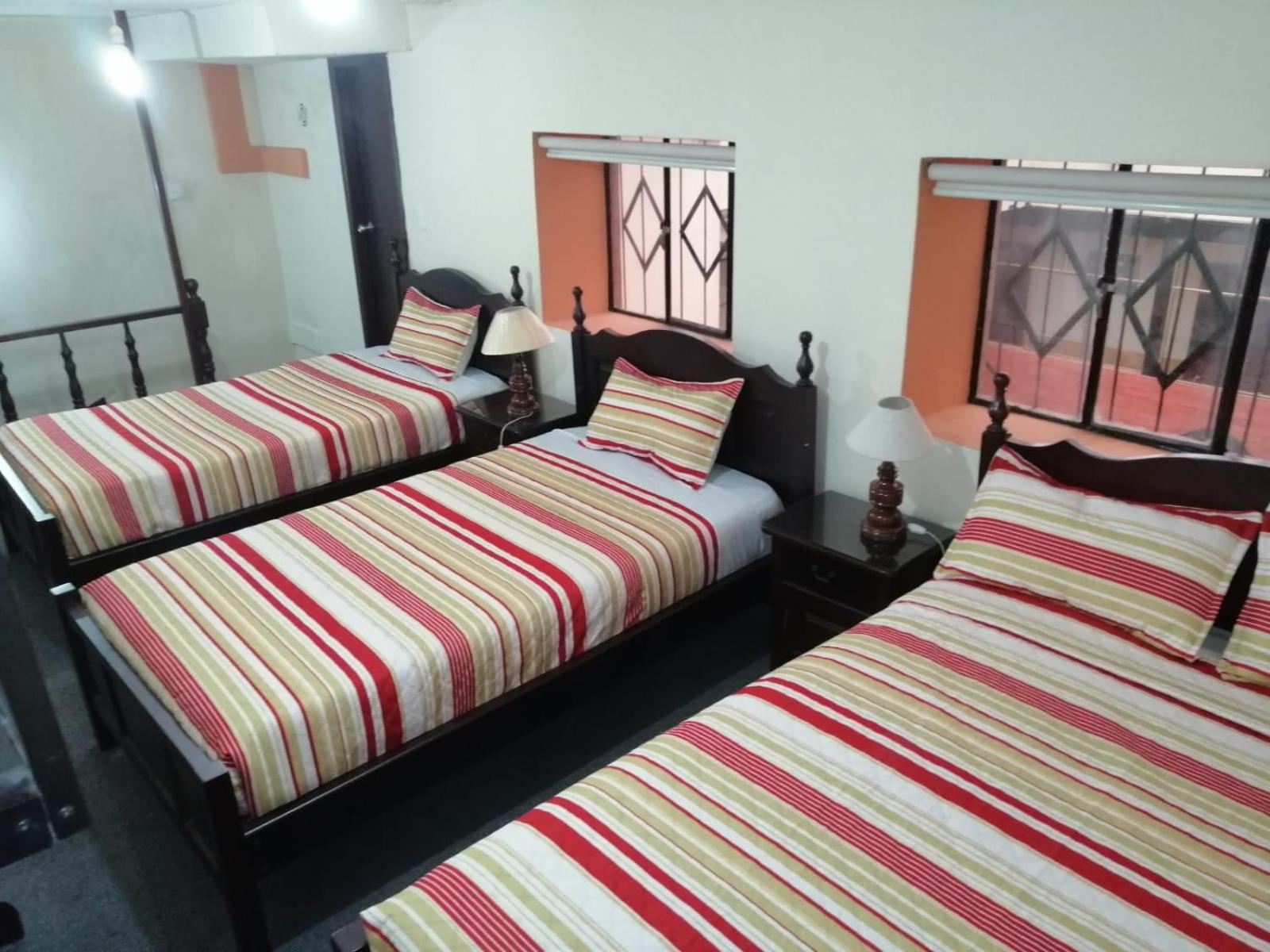 Hostal Victoria Quito Esterno foto