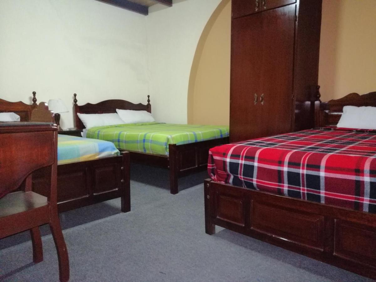Hostal Victoria Quito Esterno foto