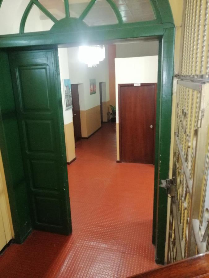 Hostal Victoria Quito Esterno foto