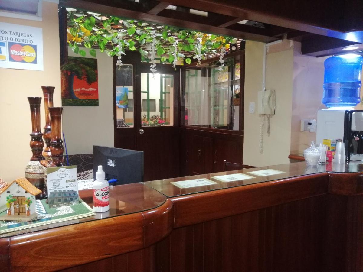 Hostal Victoria Quito Esterno foto