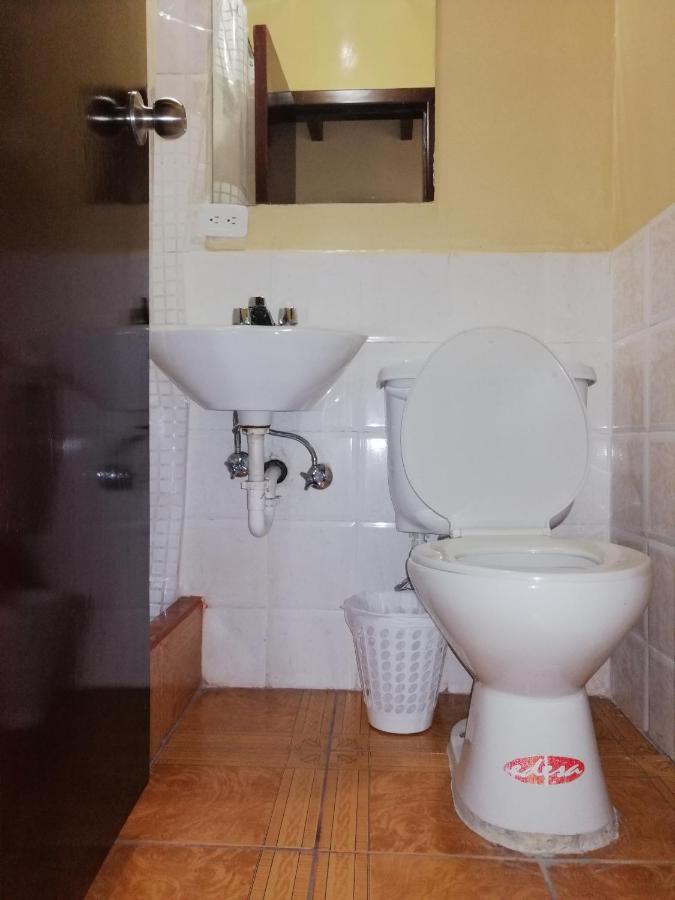 Hostal Victoria Quito Esterno foto