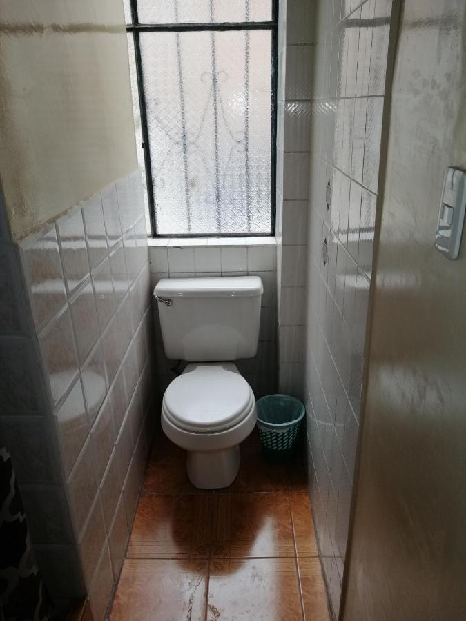 Hostal Victoria Quito Esterno foto