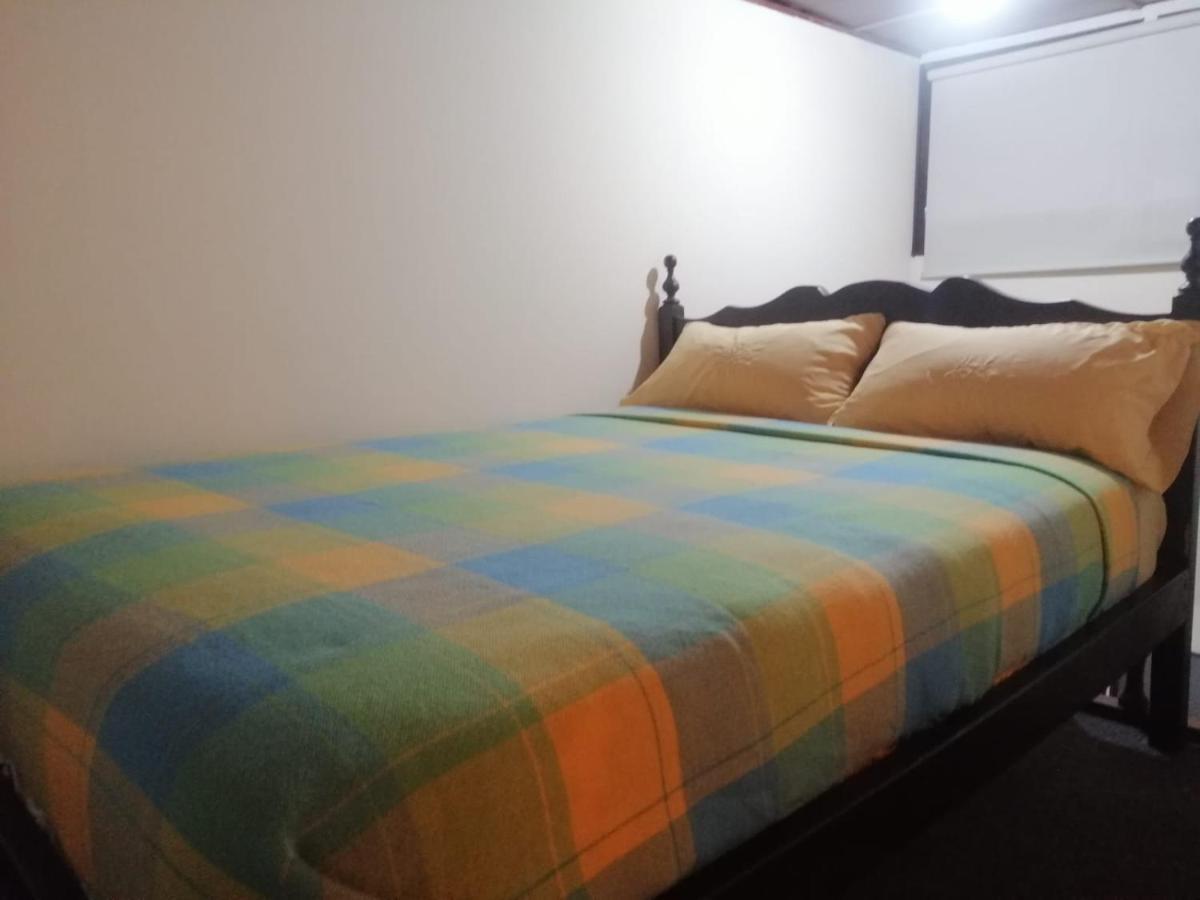Hostal Victoria Quito Esterno foto