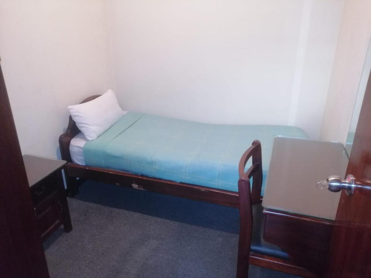 Hostal Victoria Quito Esterno foto