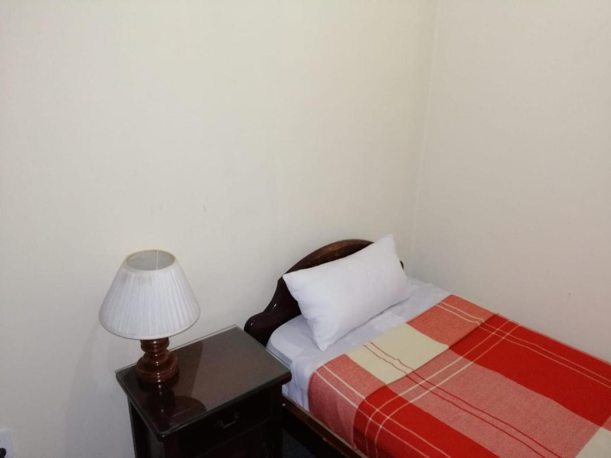 Hostal Victoria Quito Esterno foto