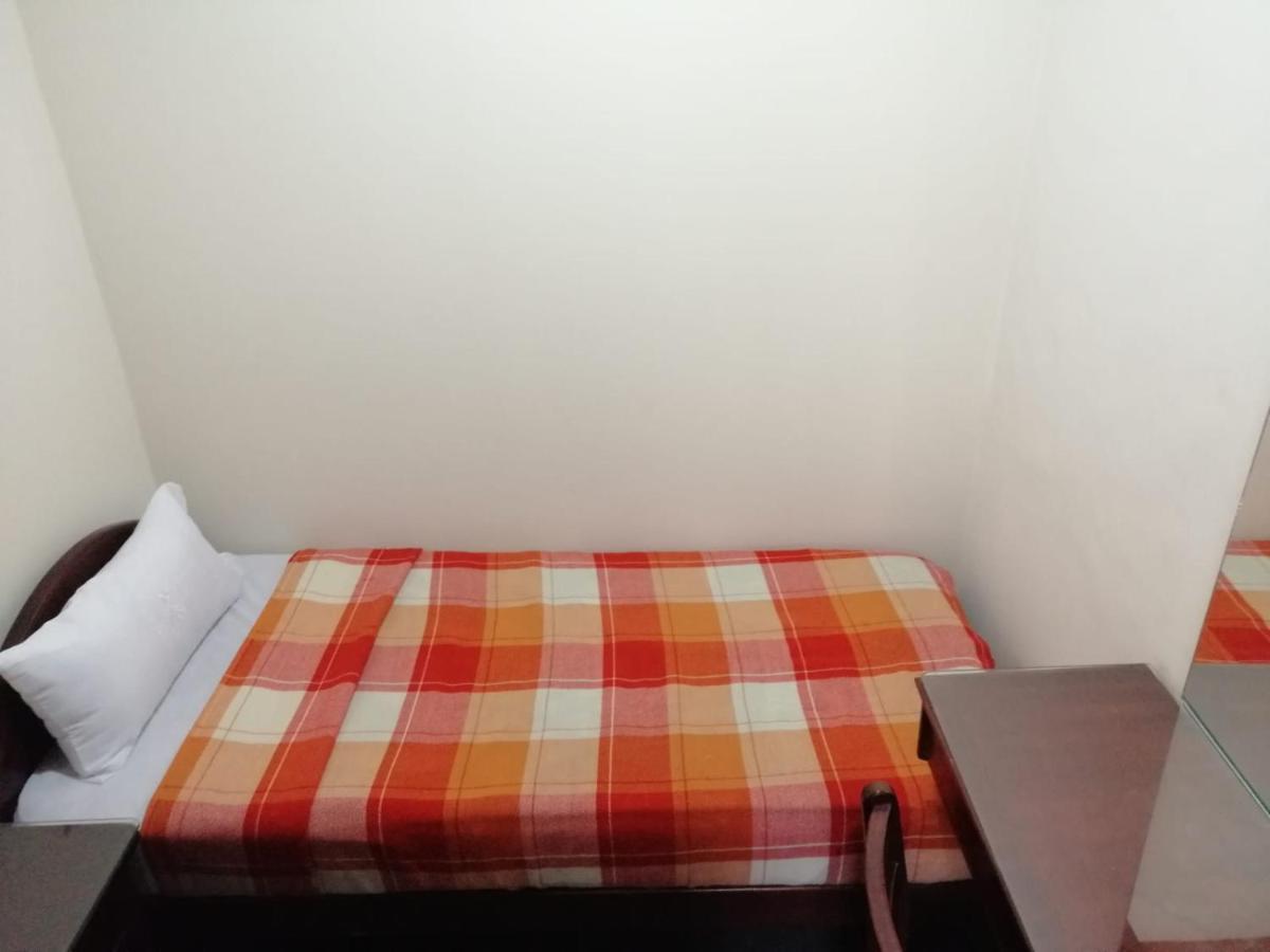 Hostal Victoria Quito Esterno foto